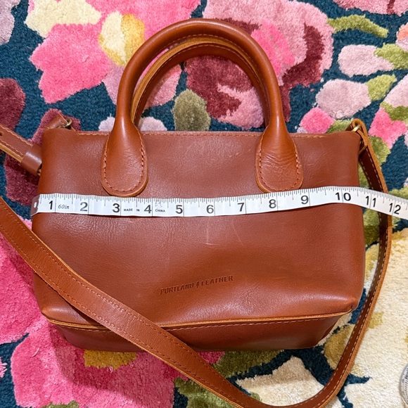 Portland Leather Small Raindrop Crossbody Bag in Honey - Picture 8 of 10